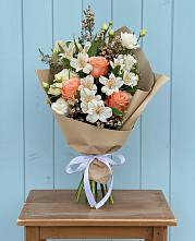 Букет цветов из:  Альстромерии, Лизиантусы, Розы и Хризантемы в Высокая Гора Татарстан