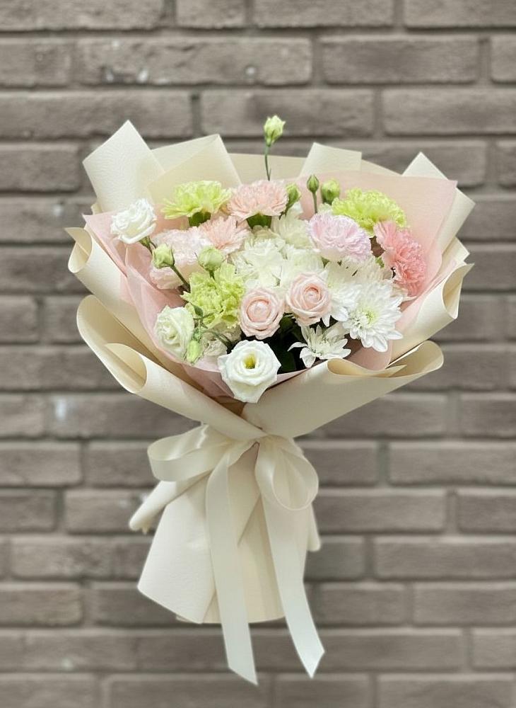 Букет цветов из: Гвоздики, Розы, Лизиантусы и Хризантемы в Высокая Гора Татарстан