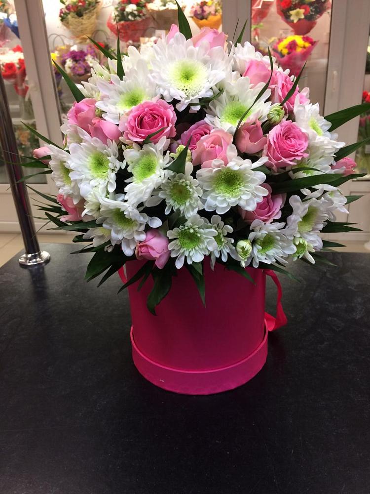 Цветочная композиция из Розы и Хризантемы в шляпной коробке в Высокая Гора Татарстан