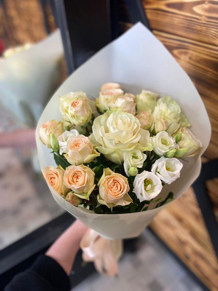 Букет цветов из: Розы и Лизиантусы в Высокая Гора Татарстан